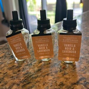 Vanilla noir & lavender wallflowers